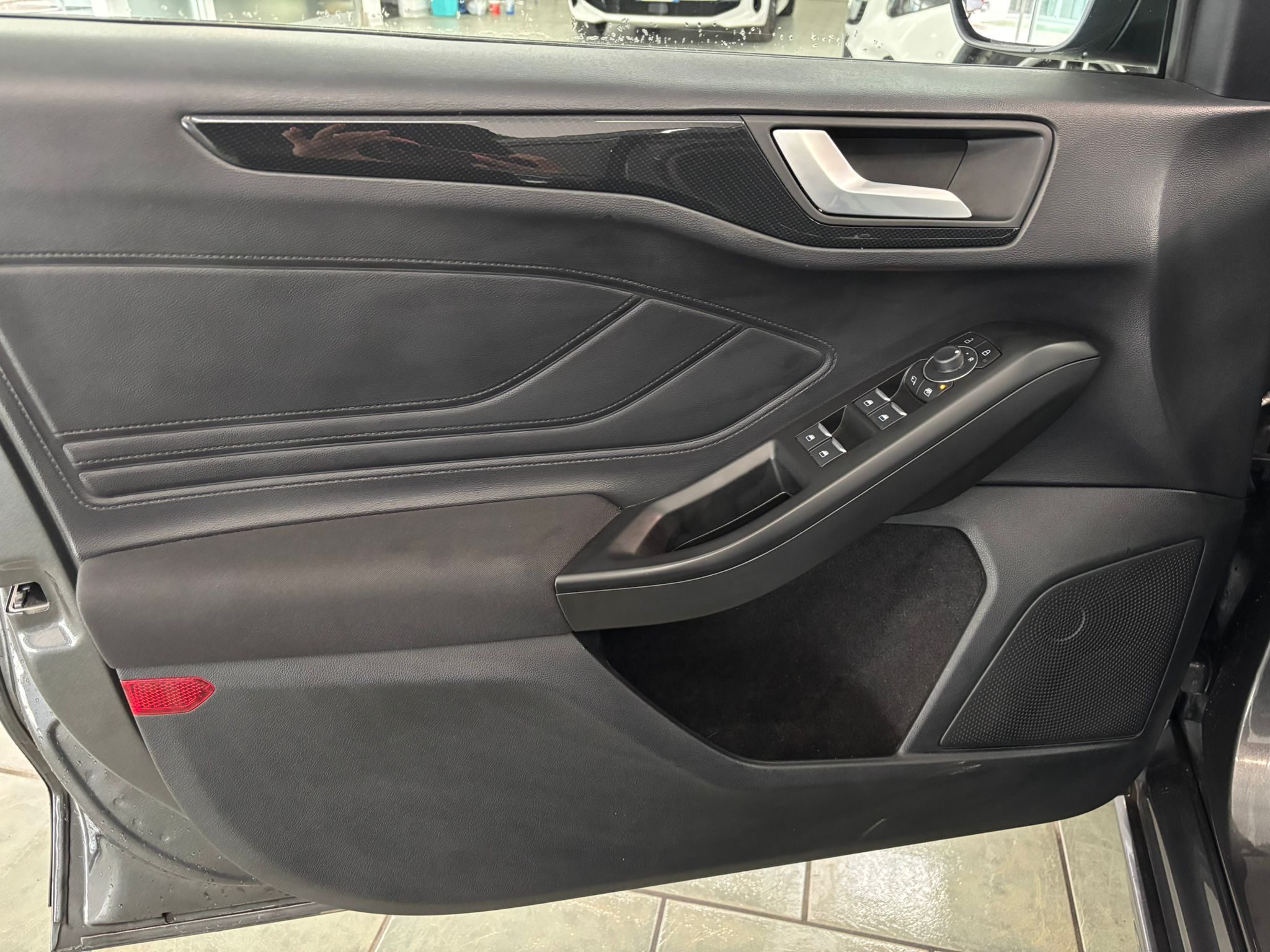 Ford Focus V 2022 SW 1.0 ecoboost ST-Line Style 125cv - Image 9